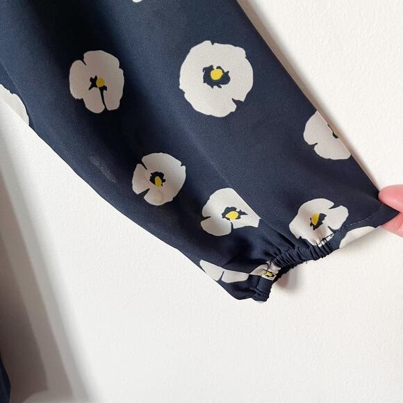 Cabi Go To Button Up Floral Blouse Navy Blue Womens XS #5705 Office Spring - Picture 5 of 10